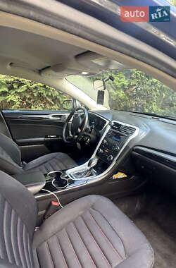 Седан Ford Fusion 2015 в 