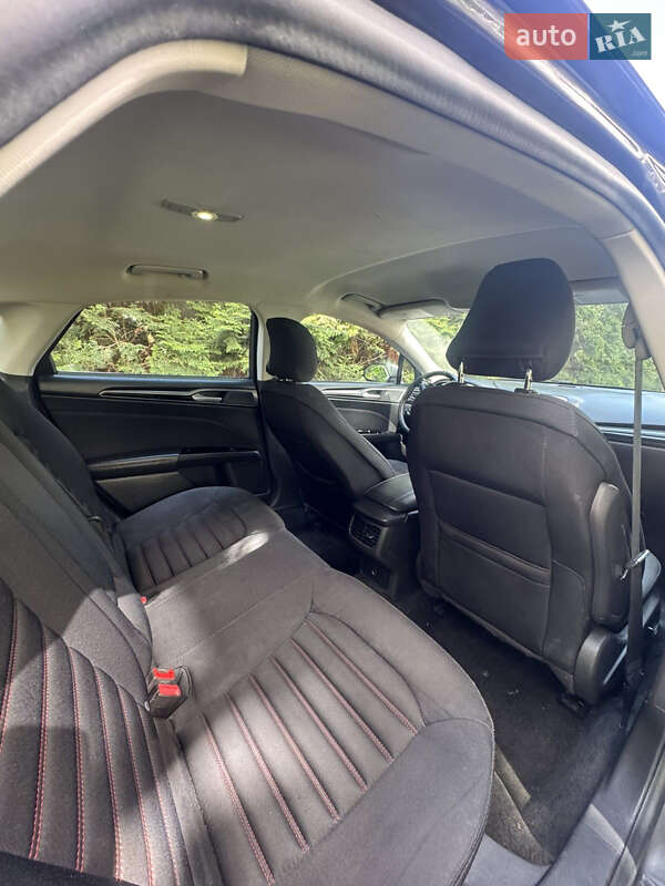 Седан Ford Fusion 2015 в Чернівцях
