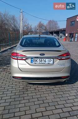 Седан Ford Fusion 2019 в 
