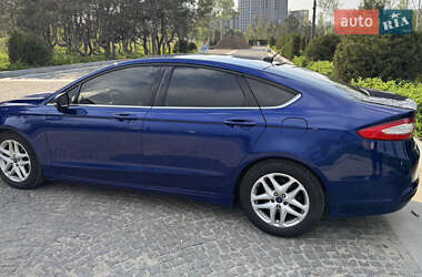 Седан Ford Fusion 2015 в 