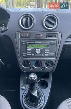 Хэтчбек Ford Fusion 2008 в 