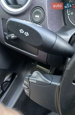 Хэтчбек Ford Fusion 2008 в 