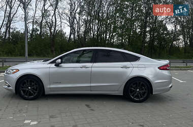 Седан Ford Fusion 2017 в 