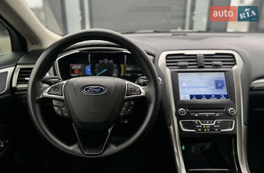 Седан Ford Fusion 2016 в 
