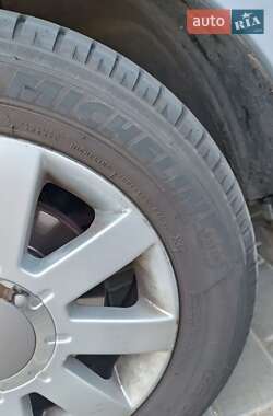 Хэтчбек Ford Fusion 2011 в 