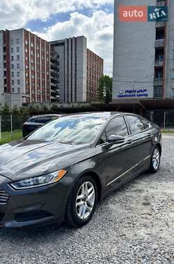 Седан Ford Fusion 2014 в Львові