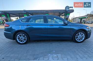 Седан Ford Fusion 2018 в 