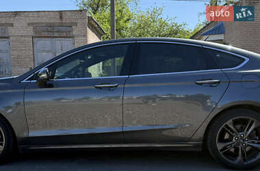 Седан Ford Fusion 2017 в 