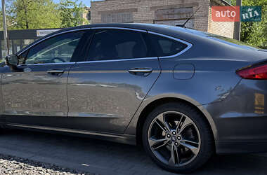 Седан Ford Fusion 2017 в 
