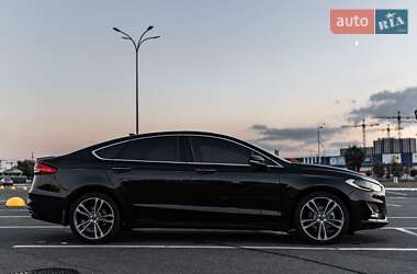 Седан Ford Fusion 2018 в 