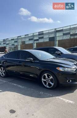 Седан Ford Fusion 2015 в 