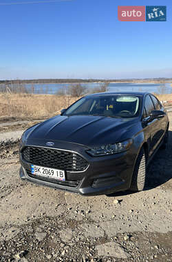 Седан Ford Fusion 2015 в 