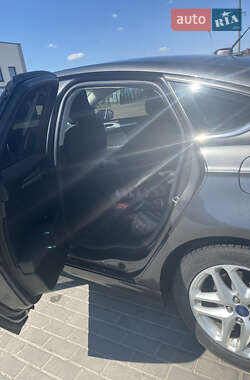 Седан Ford Fusion 2015 в 