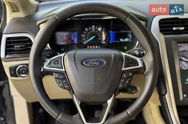 Седан Ford Fusion 2012 в 