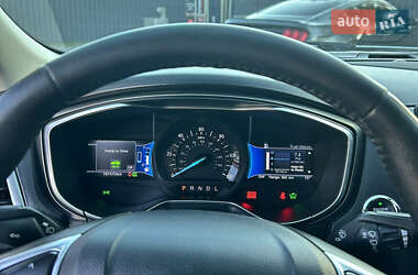 Седан Ford Fusion 2016 в 