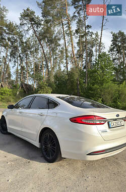 Седан Ford Fusion 2016 в 