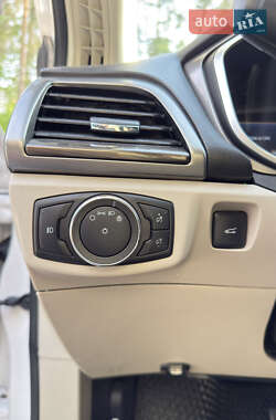 Седан Ford Fusion 2016 в 