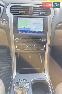 Седан Ford Fusion 2016 в 