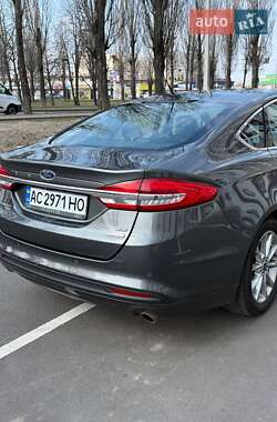 Седан Ford Fusion 2016 в 