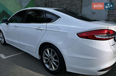 Седан Ford Fusion 2016 в 