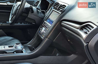 Седан Ford Fusion 2019 в 