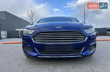 Седан Ford Fusion 2015 в 