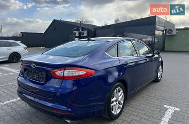 Седан Ford Fusion 2015 в 