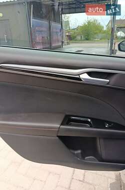 Седан Ford Fusion 2013 в 