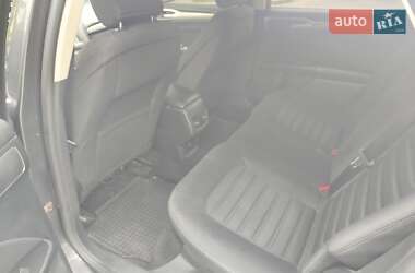 Седан Ford Fusion 2016 в 