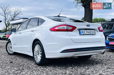 Седан Ford Fusion 2013 в 