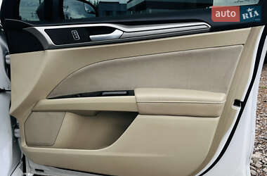 Седан Ford Fusion 2013 в 