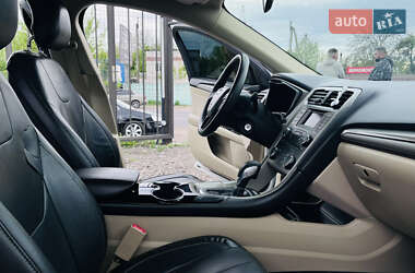 Седан Ford Fusion 2013 в 