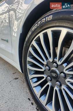 Седан Ford Fusion 2015 в 