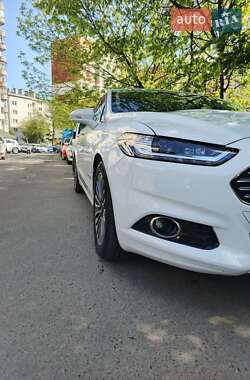 Седан Ford Fusion 2015 в 