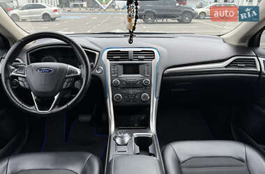 Седан Ford Fusion 2017 в 
