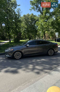 Седан Ford Fusion 2016 в 