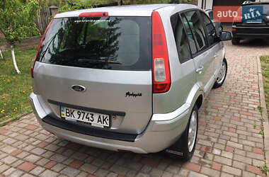 Хэтчбек Ford Fusion 2011 в 