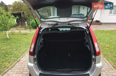 Хэтчбек Ford Fusion 2011 в 