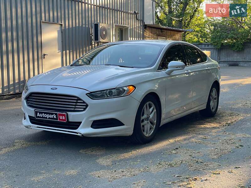 Седан Ford Fusion 2014 в 