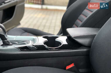 Седан Ford Fusion 2016 в 