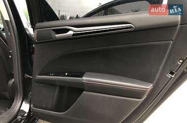 Седан Ford Fusion 2016 в 