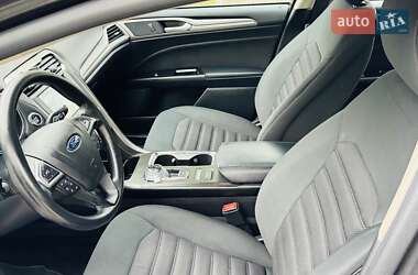 Седан Ford Fusion 2017 в 