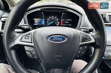 Седан Ford Fusion 2017 в 