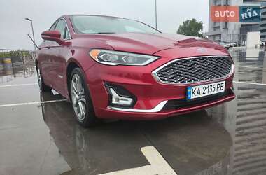 Седан Ford Fusion 2018 в 