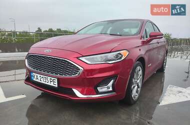 Седан Ford Fusion 2018 в 