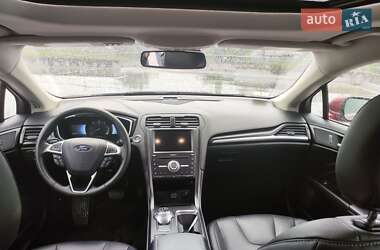 Седан Ford Fusion 2018 в 