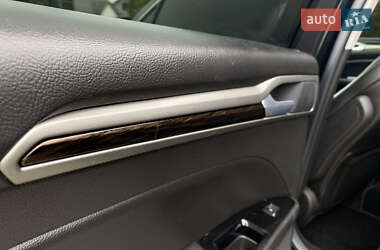 Седан Ford Fusion 2013 в 
