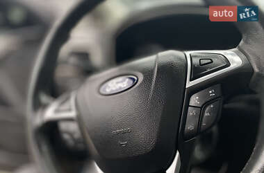 Седан Ford Fusion 2013 в 