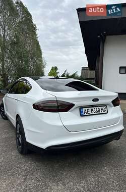 Седан Ford Fusion 2013 в 