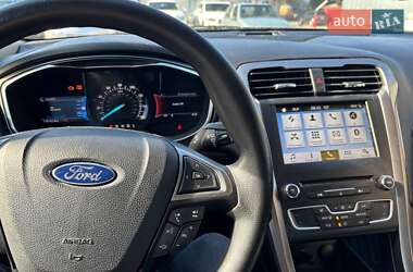 Седан Ford Fusion 2016 в 